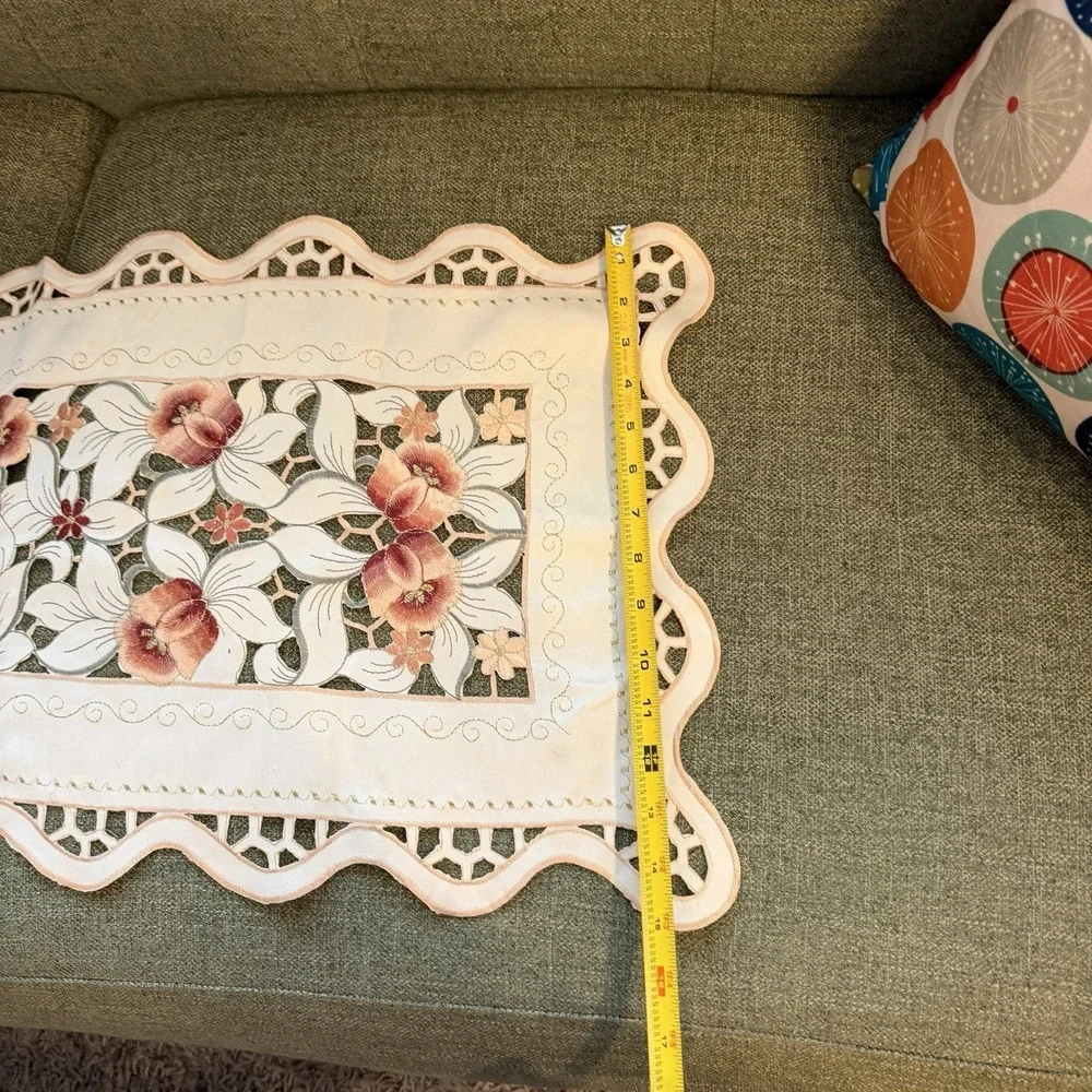 Vintage Floral Cutwork Table Runner 15x35 Embroidered Scalloped Edge Cottage